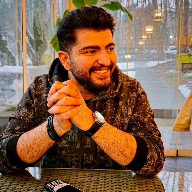 Portrait of Hooman Dehghani